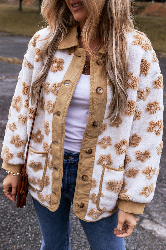 Chaqueta polar con botones y estampado de flores bonita de color beige francés claro