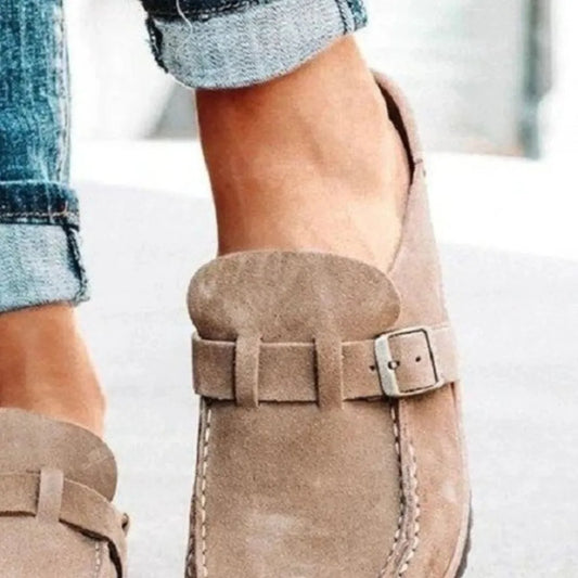 Mocasines con hebilla de tacón bajo y punta redonda