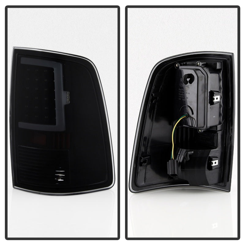 xTune 13-18 Dodge Ram 1500 (solo modelo LED) Luces traseras LED - Negro Humo (ALT-ON-DRAM13V2-LBLED-BSM)