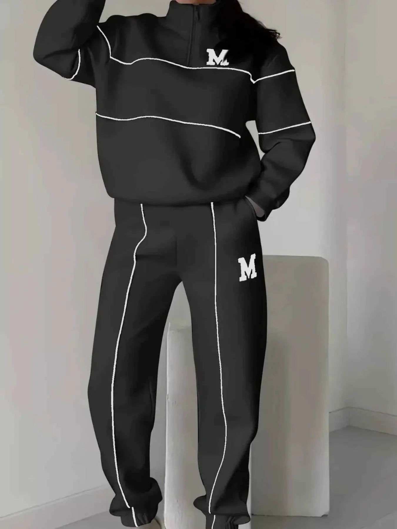 Conjunto de pantalón y top de rayas con cremallera hasta el pecho de talla grande
