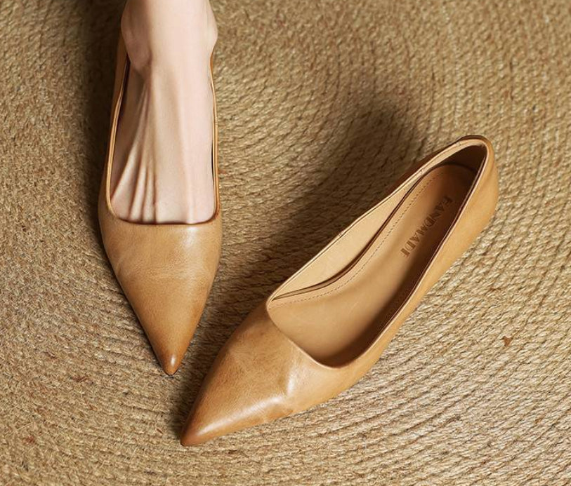 Pointed-Toe Commute Shoes