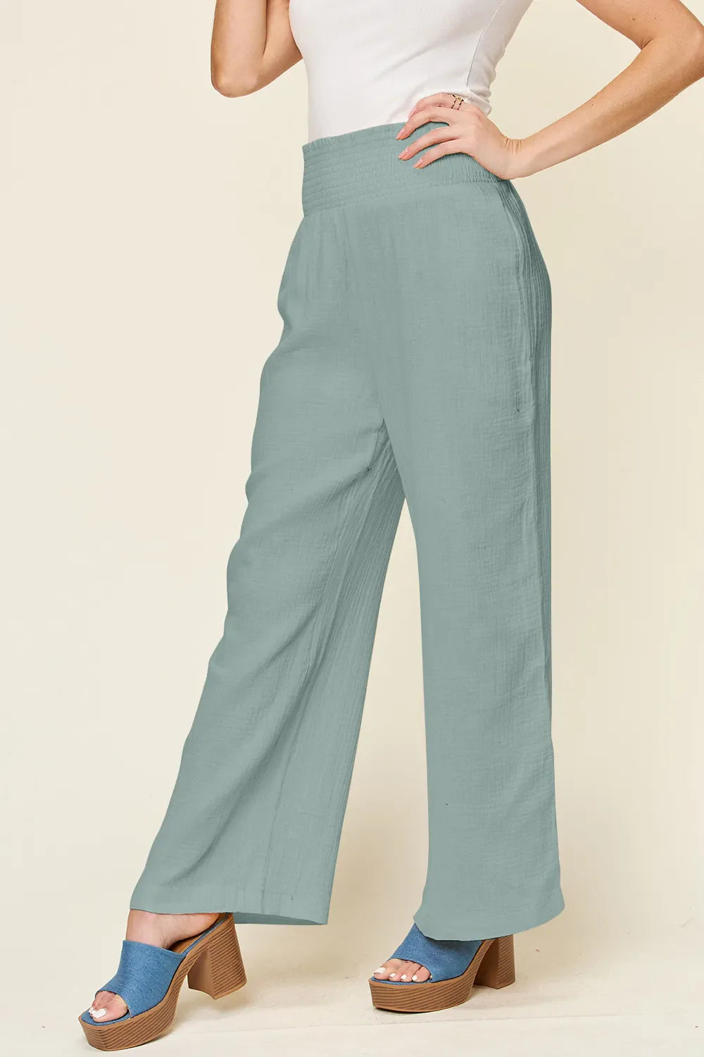 Pantalones anchos con cintura smock y textura de Double Take