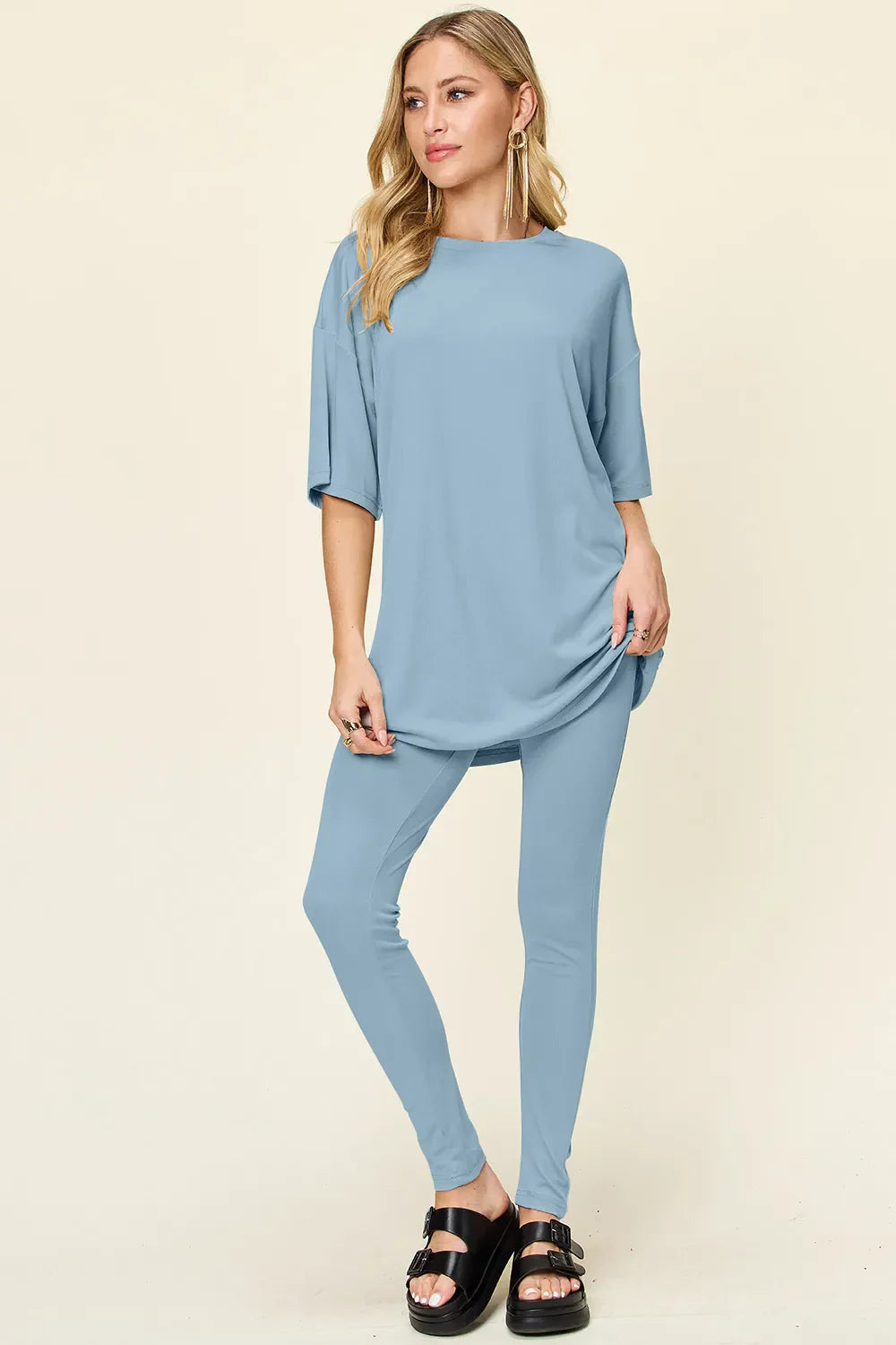 Conjunto de camiseta de manga caída con cuello redondo de tamaño completo y leggings Double Take