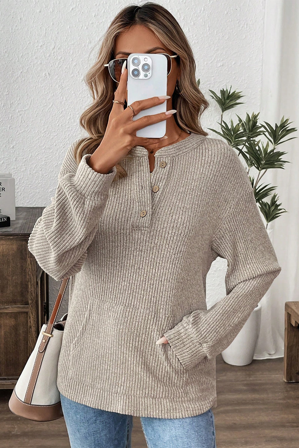Top de punto Henley Clearly Aqua con textura acanalada y hombros caídos