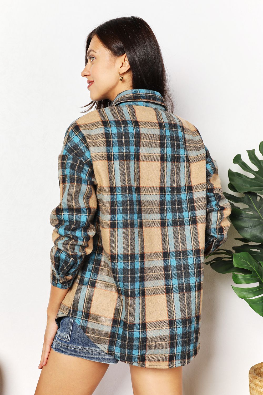 Chaqueta camisa de cuadros Double Take con bajo curvado y bolsillos en el pecho