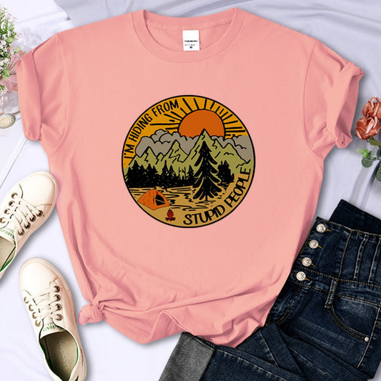 Me escondo de la gente estúpida, blusas con estampado de camping para mujer, moda urbana de hip-hop. Ver tabla de tallas en "más detalles".