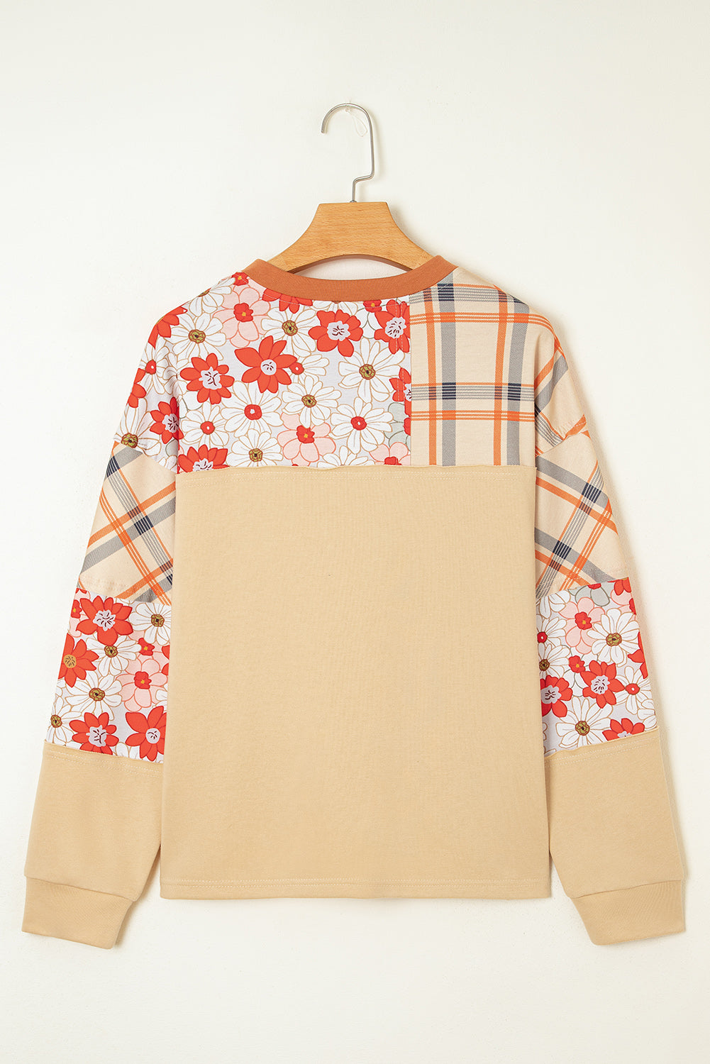 Top informal de patchwork a cuadros con estampado floral en pergamino