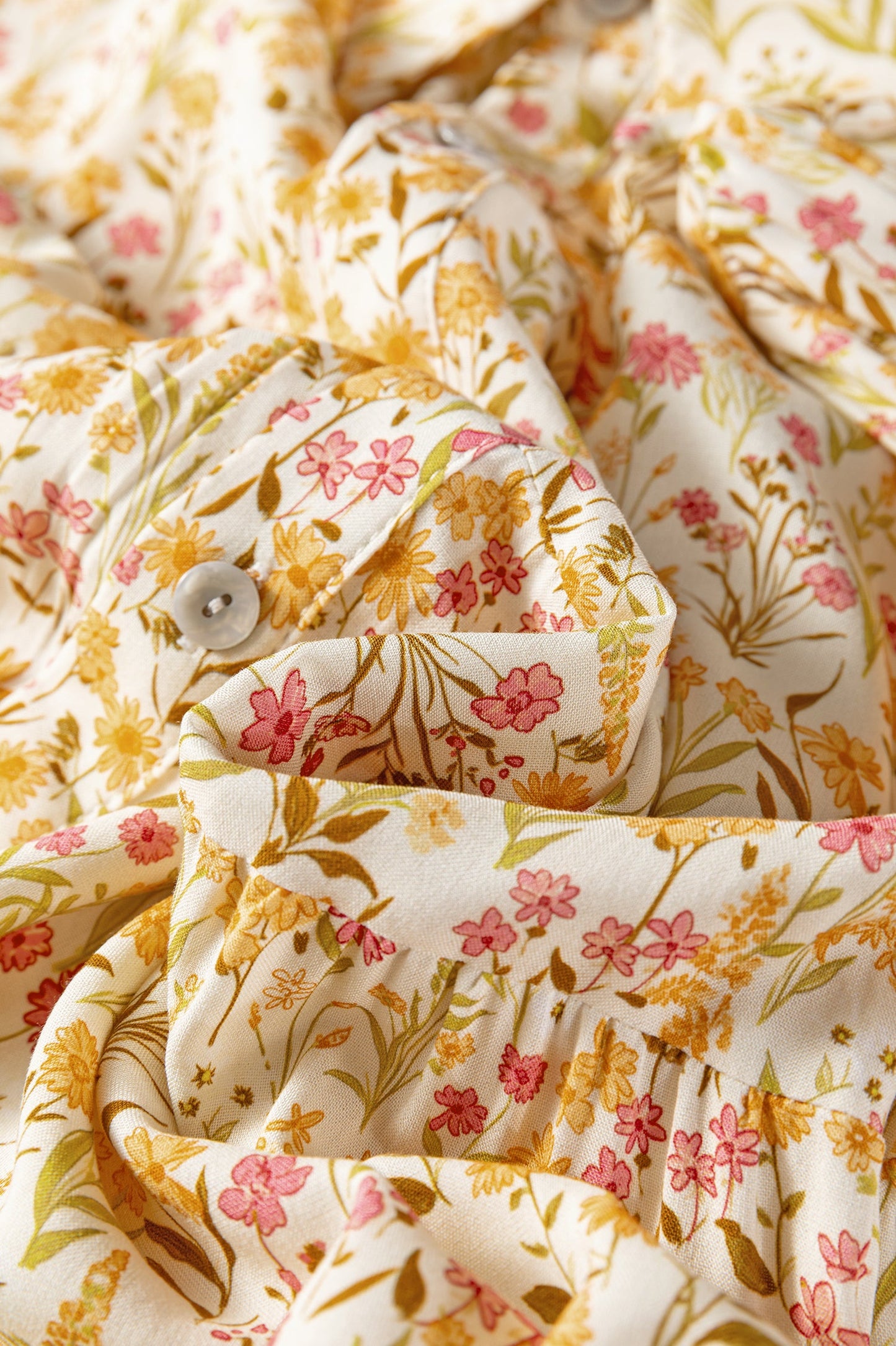 Vestido Camisero Holgado de Manga Larga con Estampado Floral Amarillo, Ribetes Volantes y Puños Fruncidos