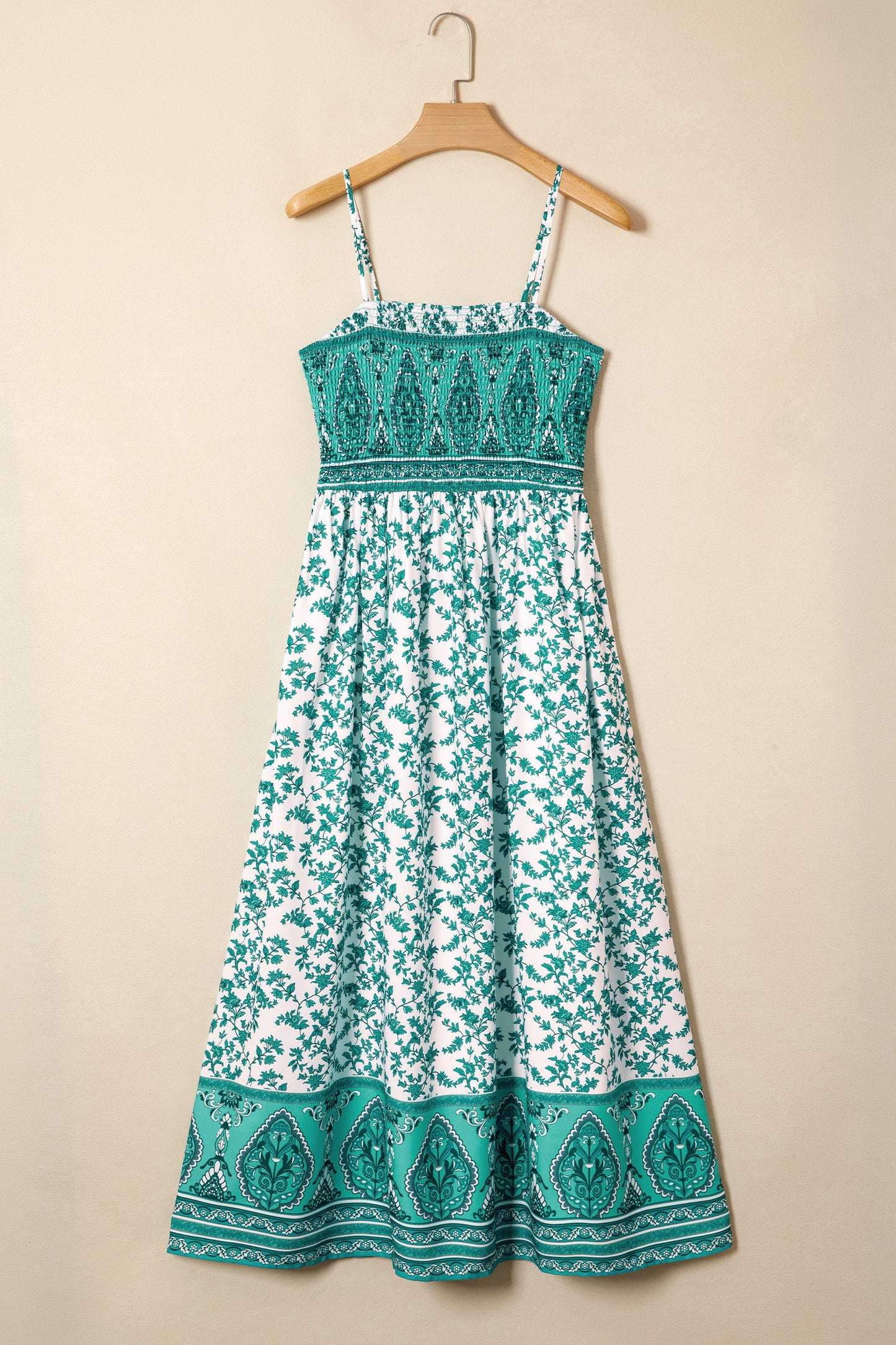 Vestido largo camisero fruncido con estampado floral bohemio verde