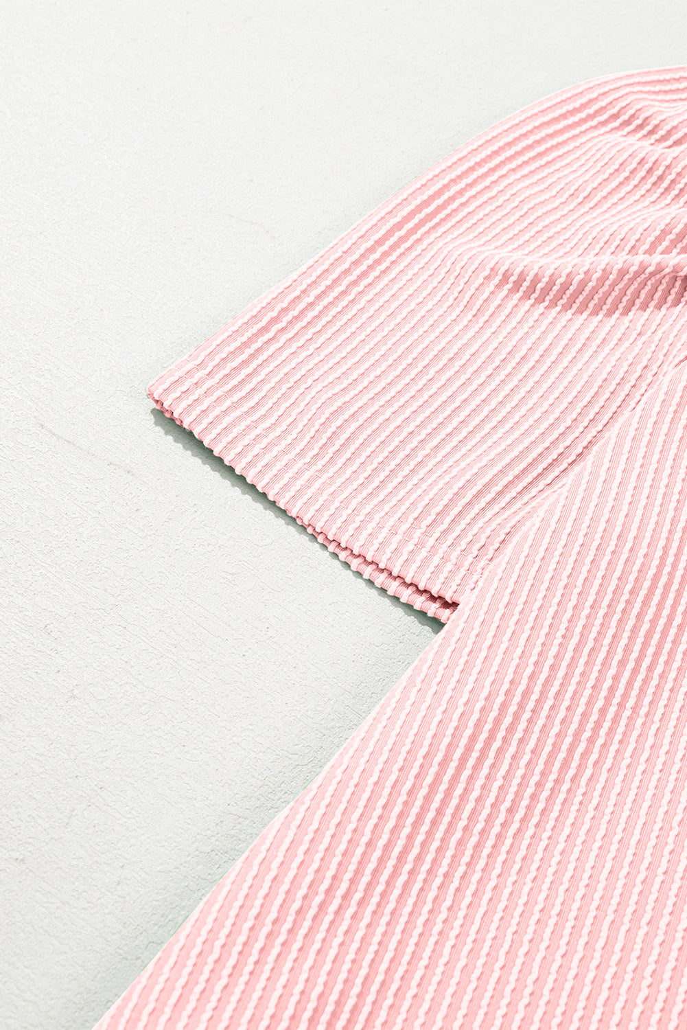 Minivestido fucsia con cuello redondo de manga abullonada