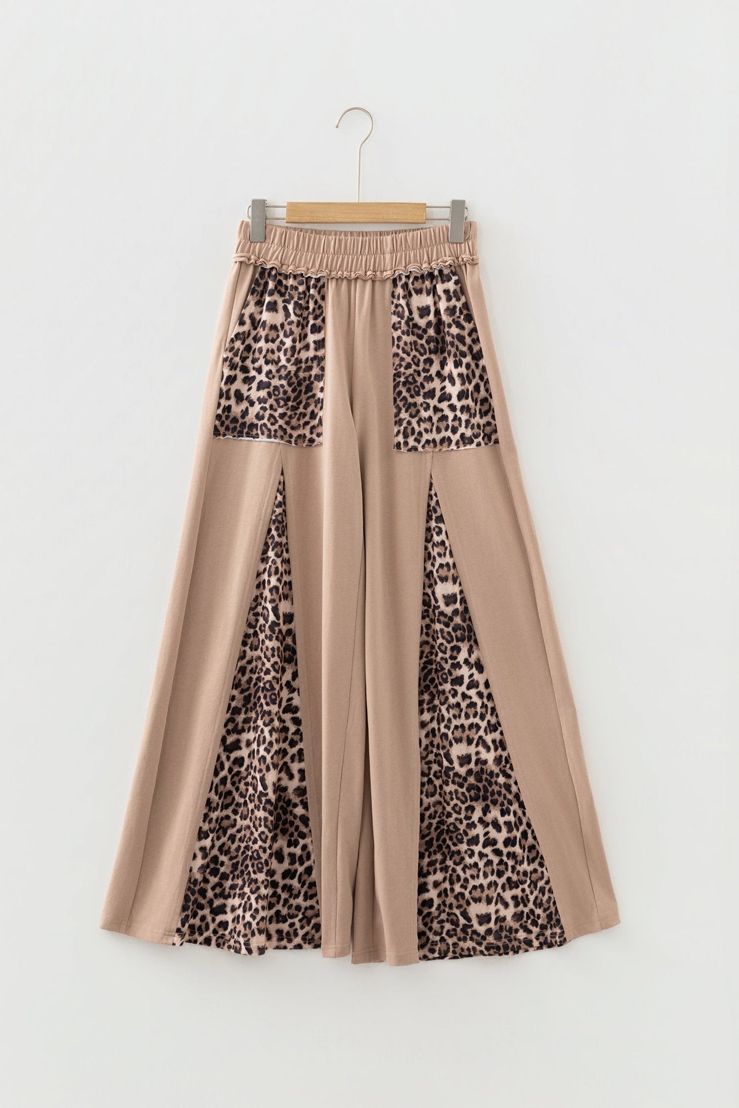 Pantalones de pernera ancha con estampado de leopardo de lavado mineral y color amarillo pajizo