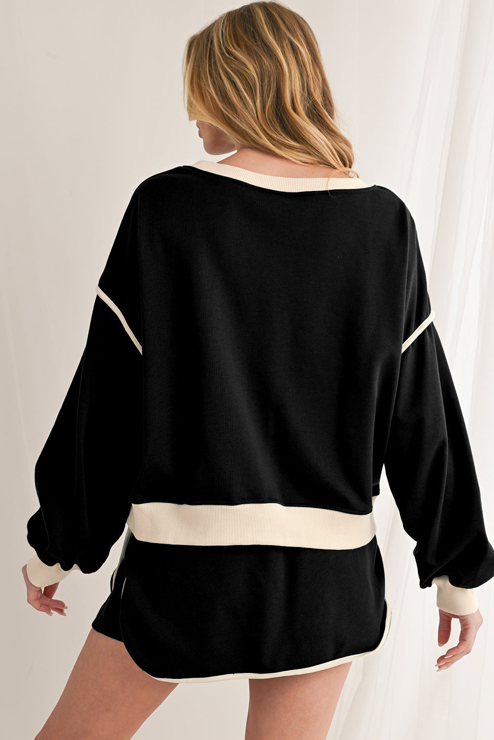 Conjunto de jersey suelto con ribete en contraste Evergreen y skort con cordones en la cintura
