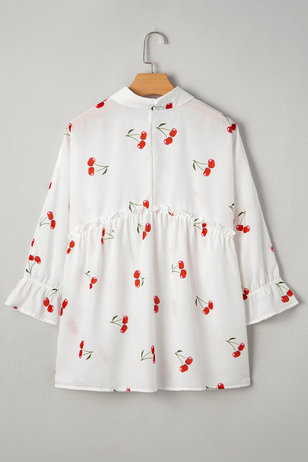 Blusa con cuello, manga con volante, estampado de cerezas blancas y detalle de volantes, estilo babydoll