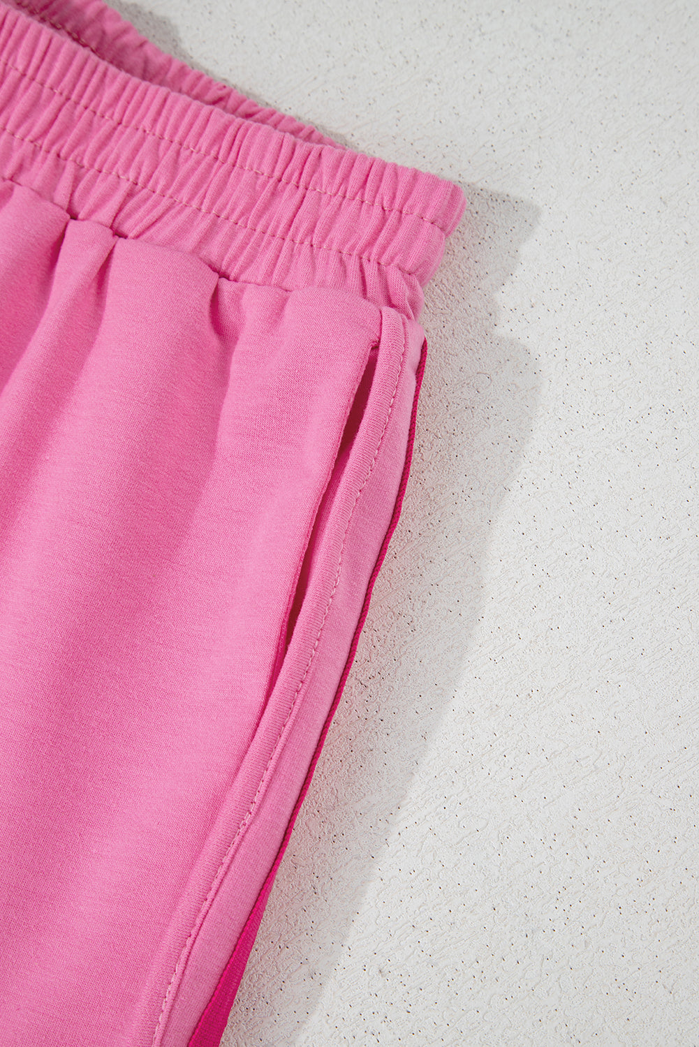 Pantalones cortos deportivos Bonbon con bloques de color, rayas y cintura elástica alta