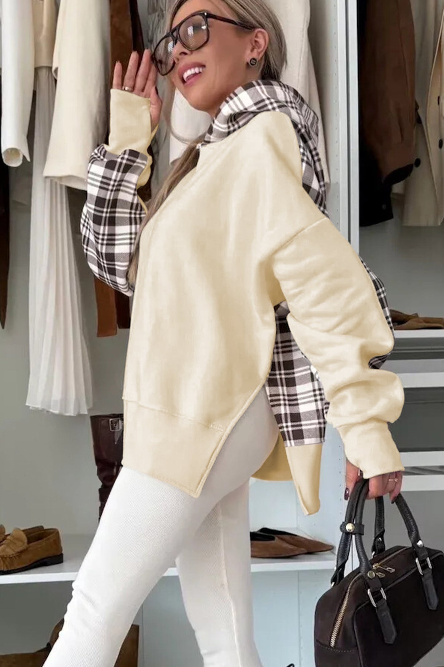 Sudadera con abertura lateral y retales de cuadros beige