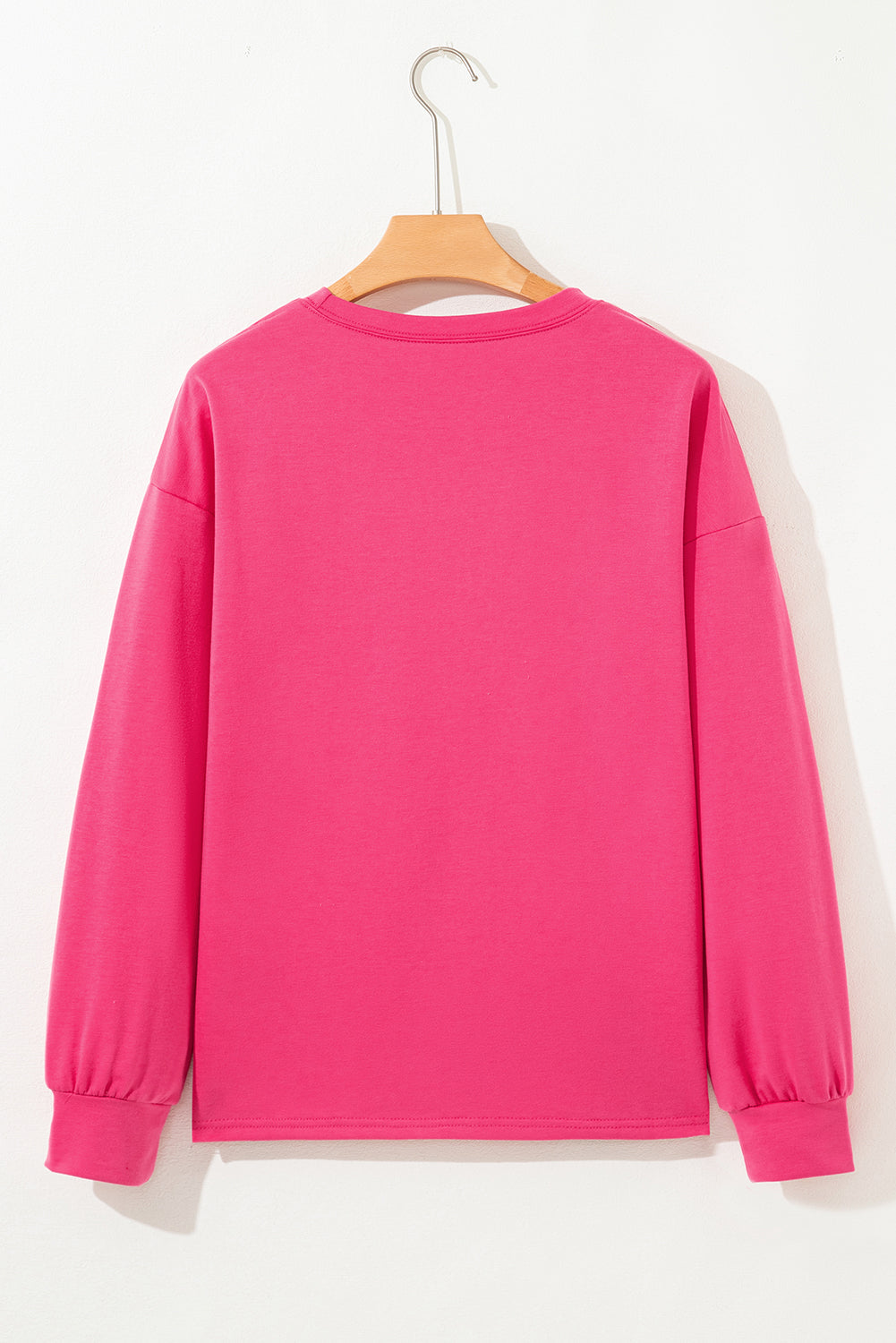 Top informal con bajo floral patchwork rosa fresa y cuello redondo