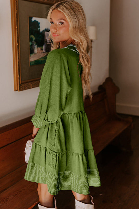 Vestido Mini Acampanado con Cuello en V de Manga 3/4 y Costuras en Contraste Verde Selva