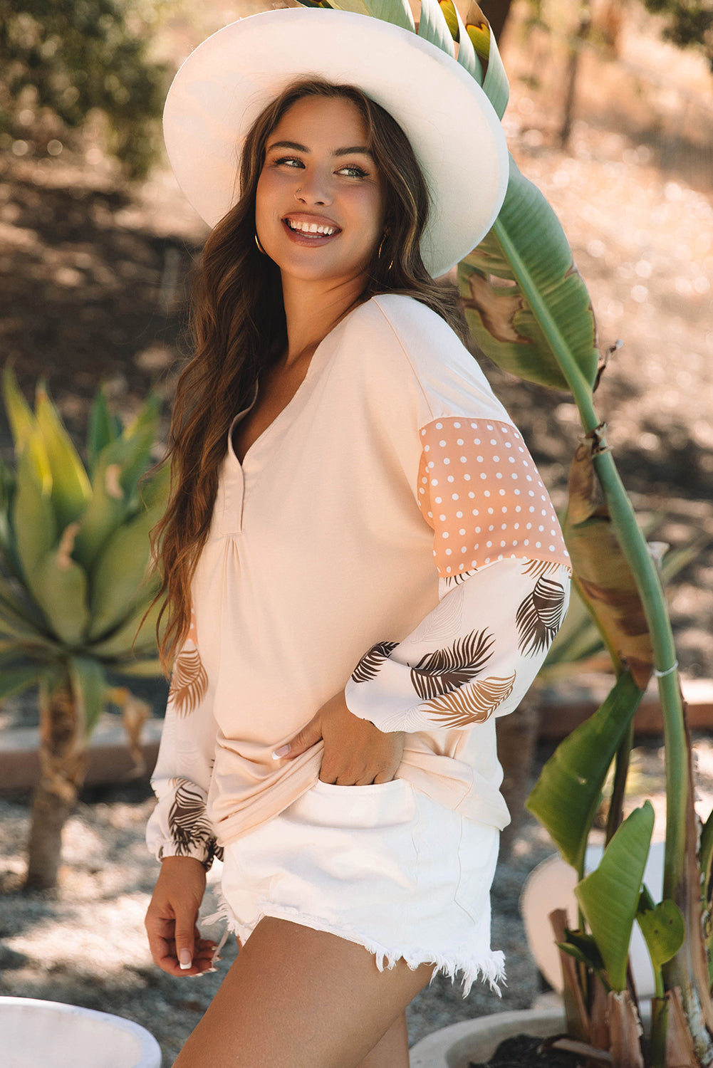 Blusa suelta con cuello en V, mangas abullonadas, patchwork de lunares y hojas de palmera Jet Stream