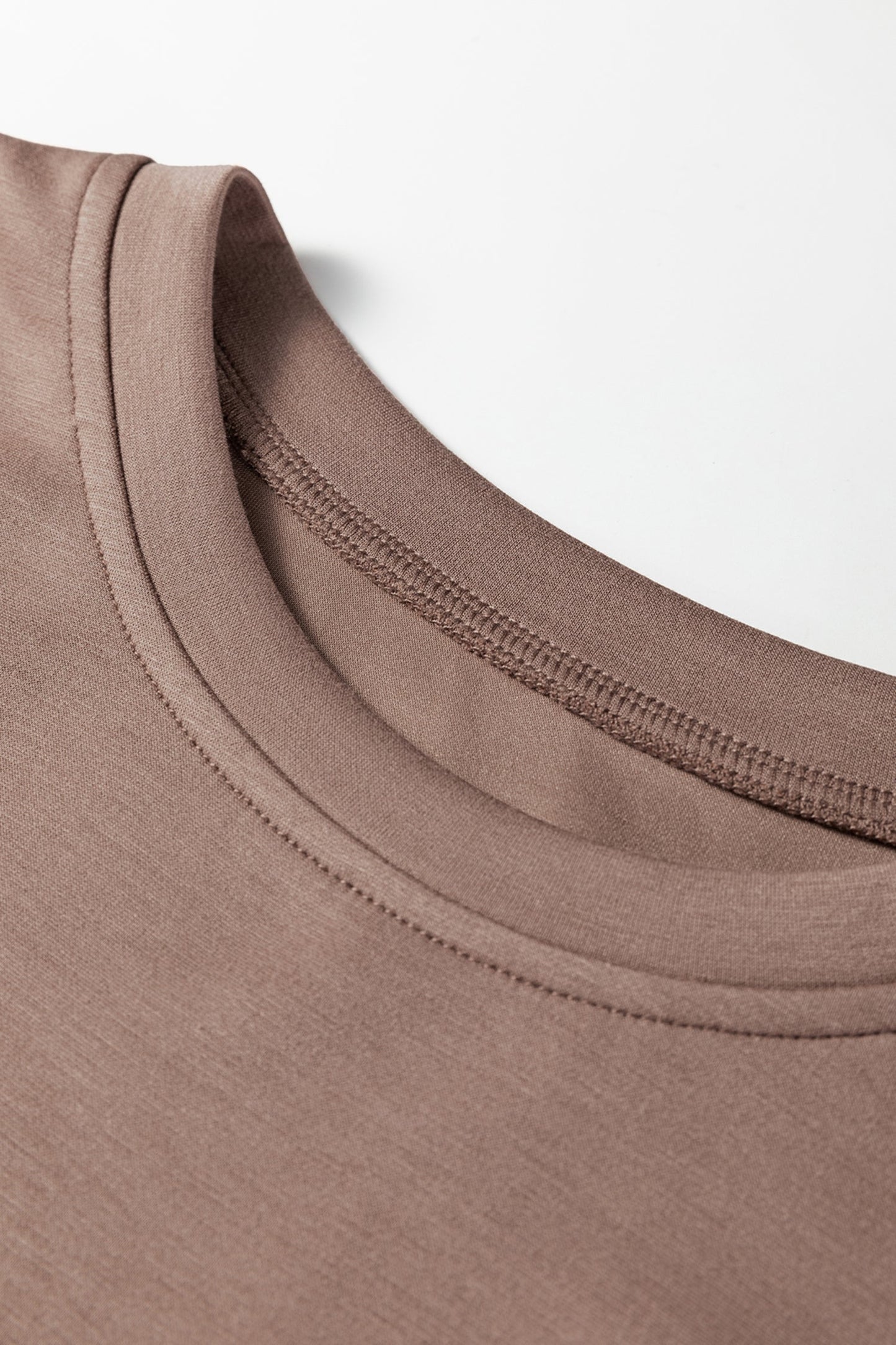Conjunto de 2 piezas: Sudadera con hombros caídos color café liso y minifalda con cordón