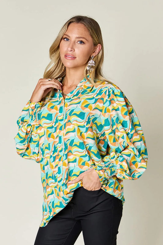 Blusa fruncida de manga larga con estampado Double Take de talla completa