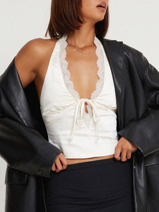 Top estilo halter con detalles de encaje