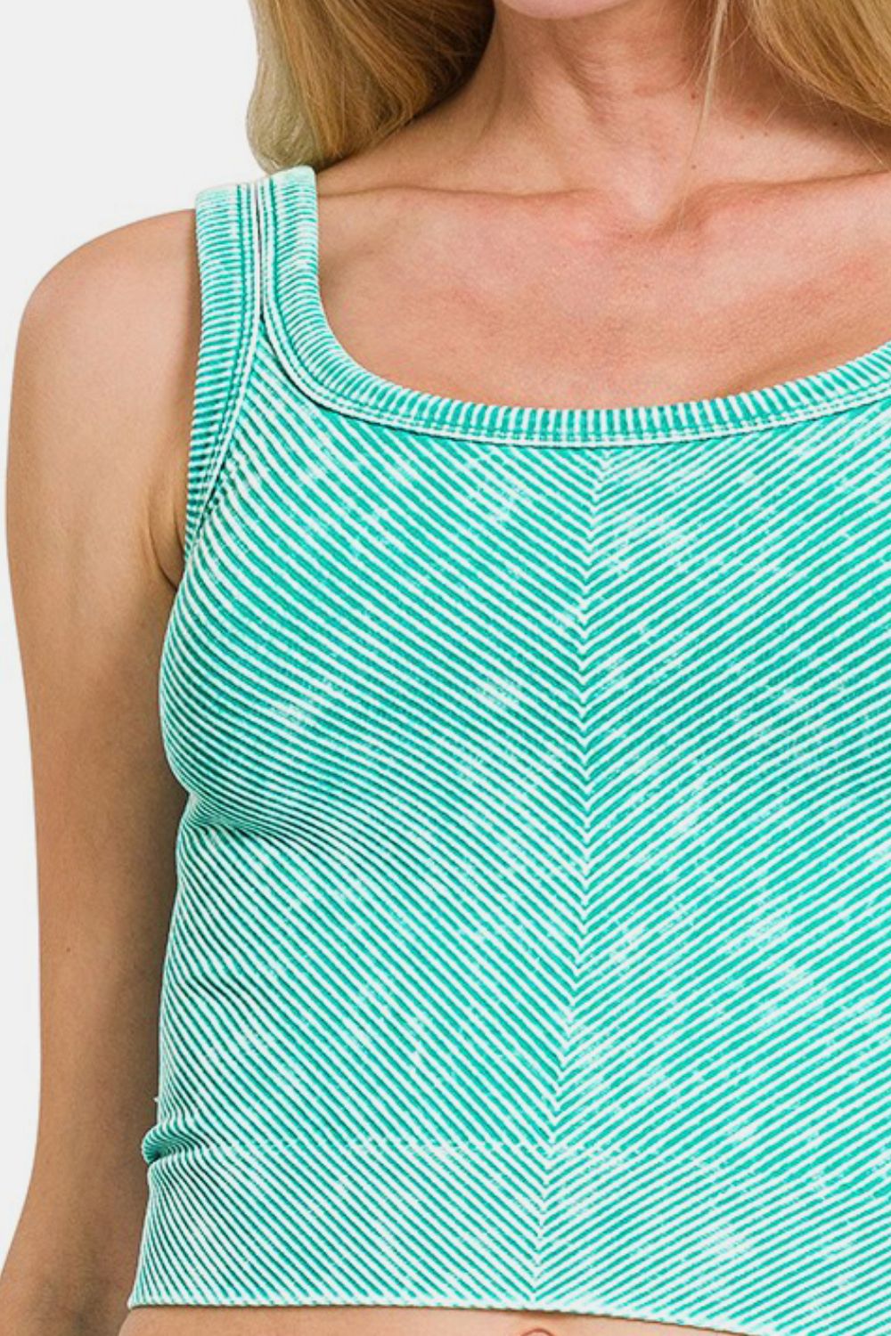 Zenana Camiseta de tirantes anchos con cuello redondo y canalé lavado