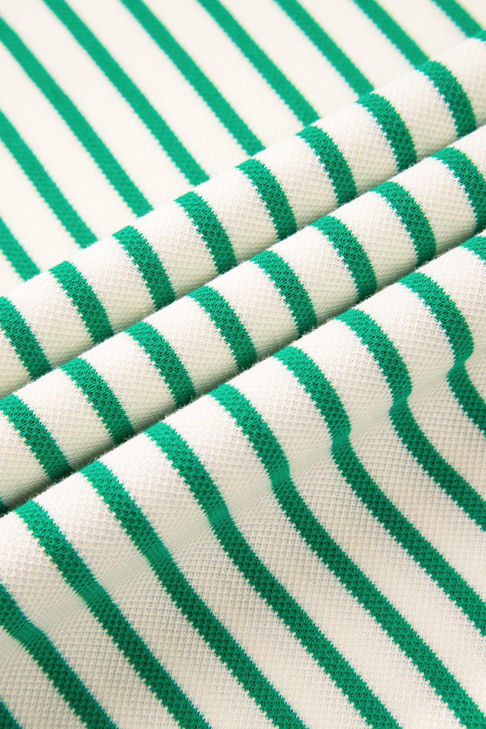 Top de Manga Corta con Volantes y Rayas en Contraste Verde Brillante