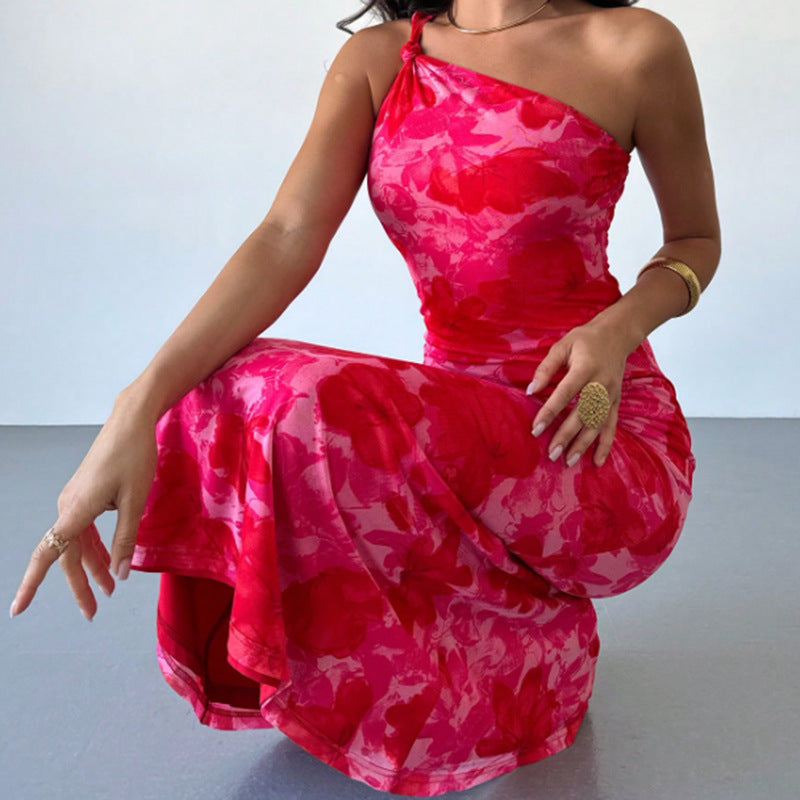 Vestido de mujer estilo europeo y americano con estampado de patrón irregular, tirantes y hombros.