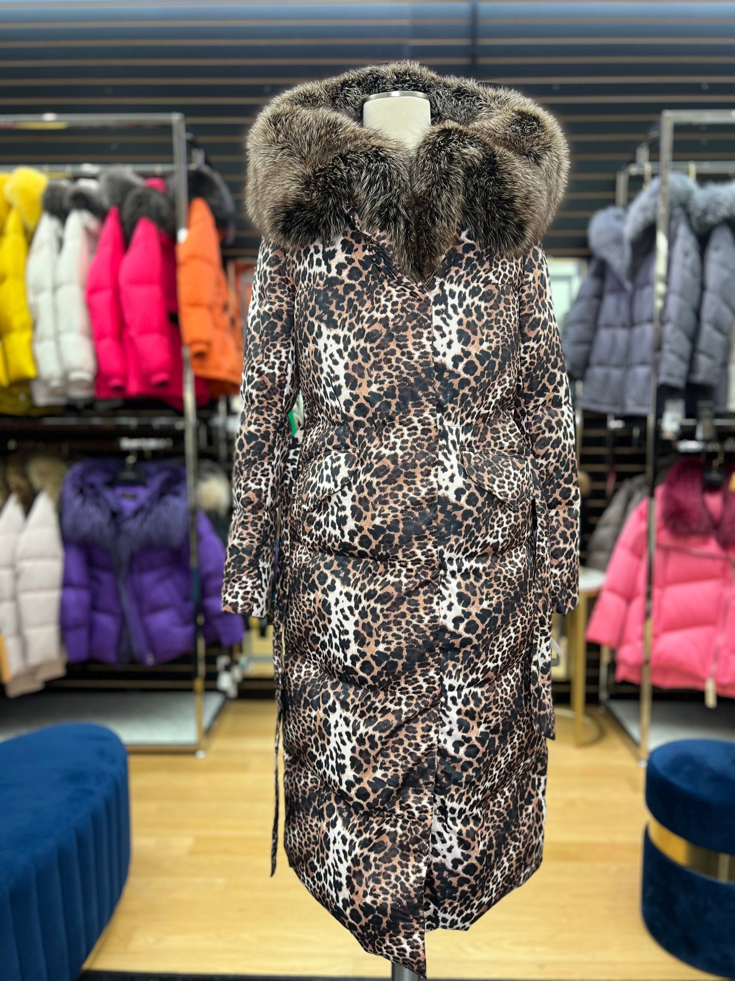 Parka aislante de auténtica piel de zorro plateado y plumón