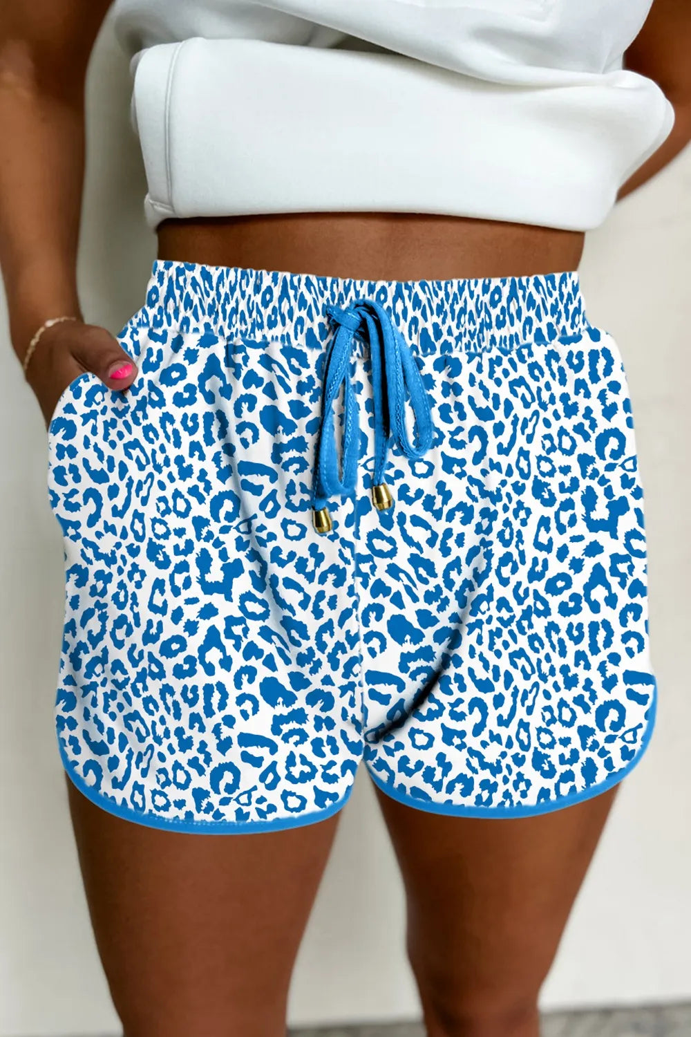 Pantalones Cortos con Cordón Estampado de Leopardo – Ajuste Cómodo y con Estilo Vea la tabla de tallas en “más detalles”