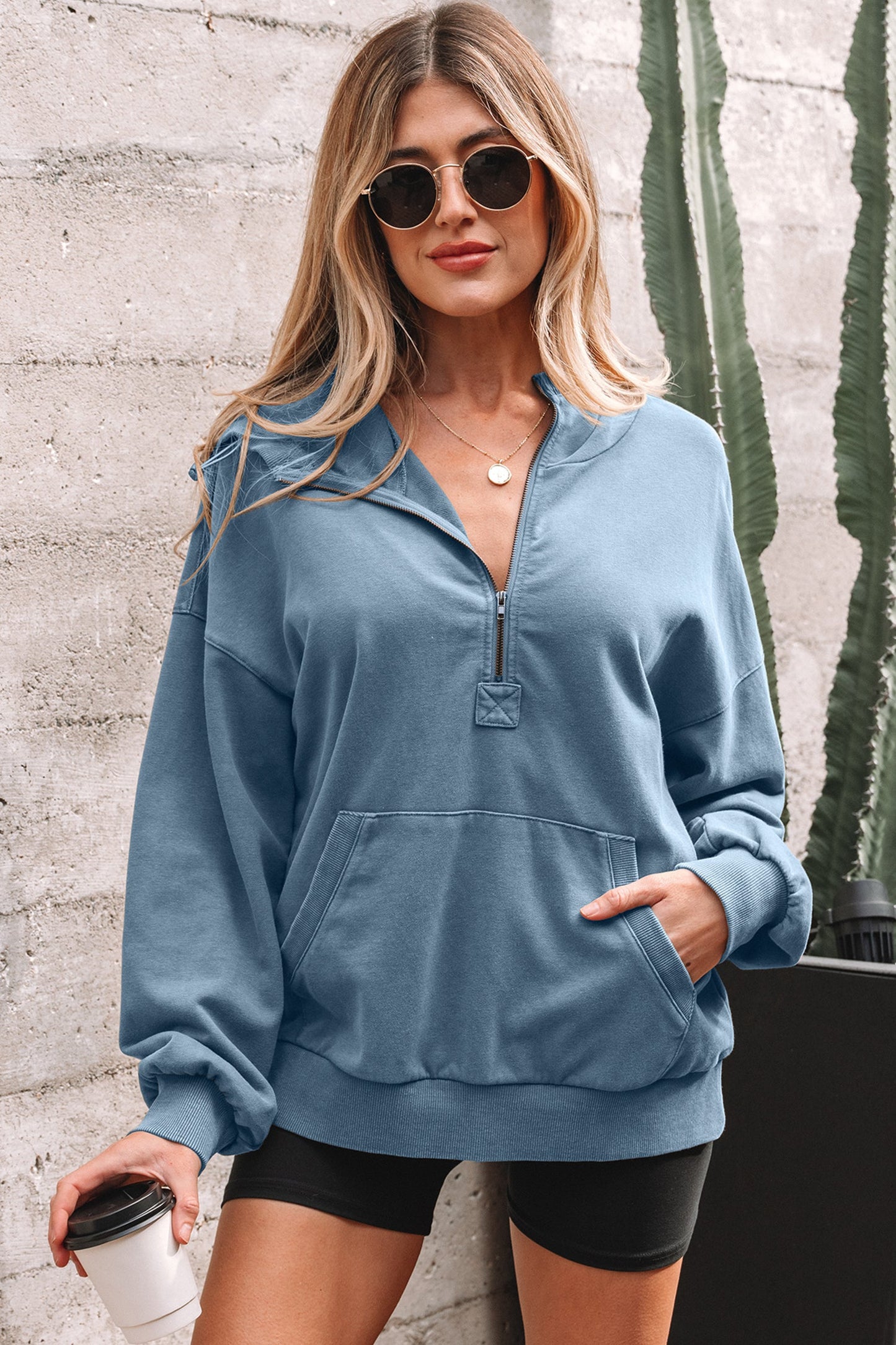 Sudadera con capucha holgada de lavado mineral con medio cierre y bolsillo canguro, negra
