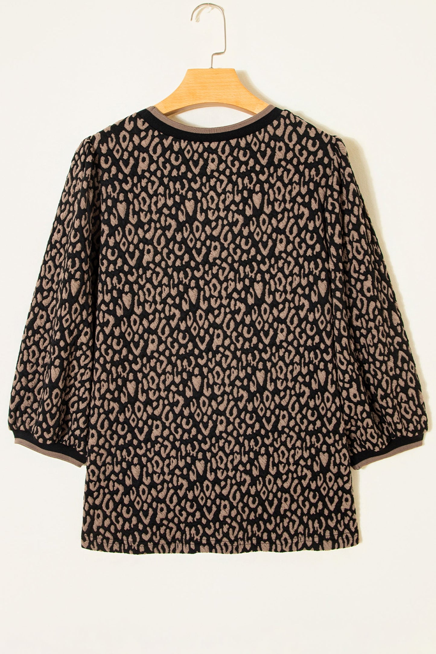 Top de manga abullonada con estampado de leopardo, ribete en contraste y cuello redondo
