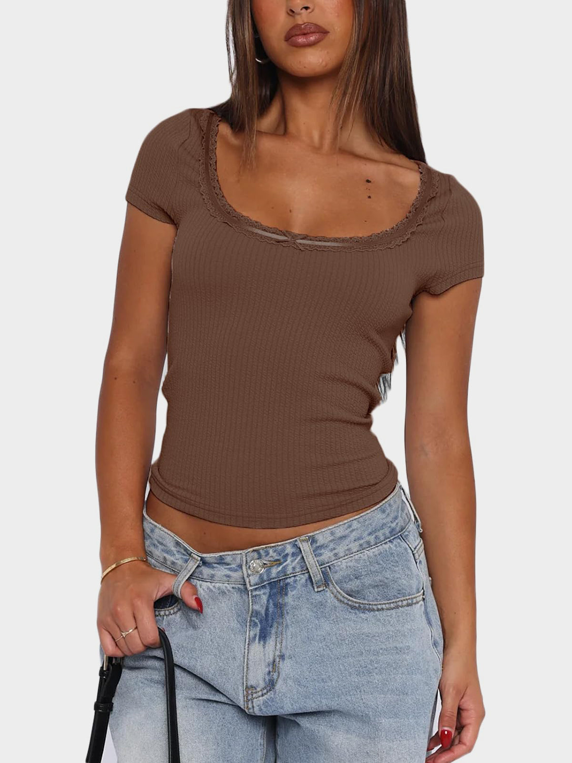 Camiseta de manga corta con cuello redondo y detalles de encaje