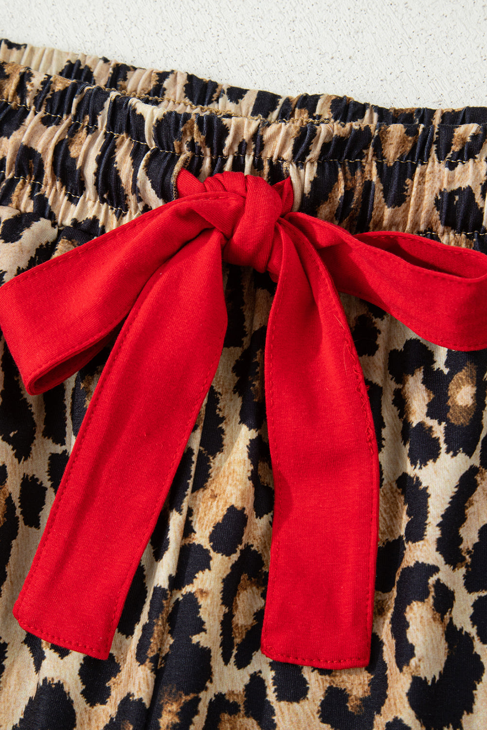 Conjunto de pijama de manga larga y pantalón corto con estampado de leopardo a cuadros retro en rojo de carreras y retales
