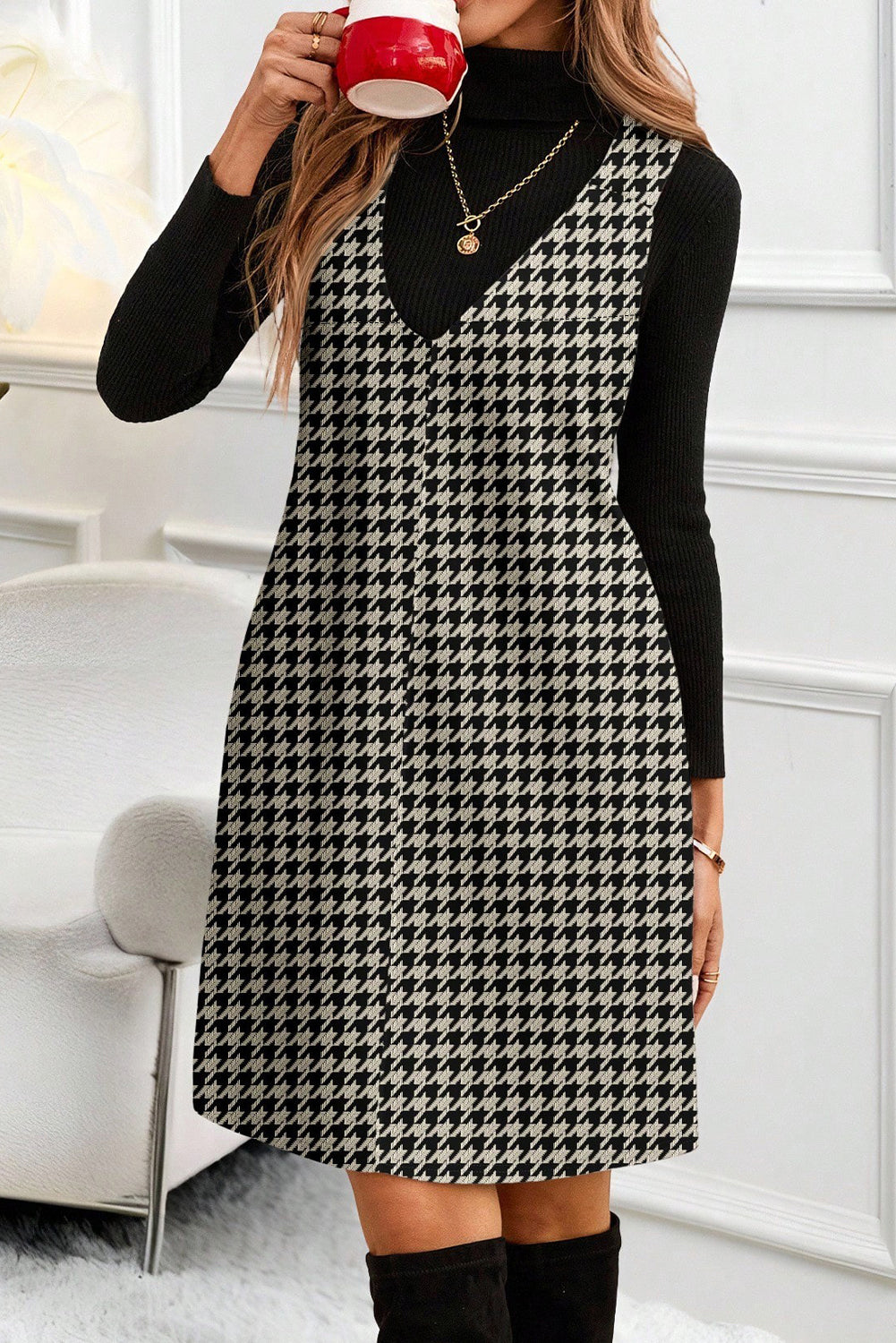 Minivestido sin mangas con cuello de pico y estampado de pata de gallo caqui