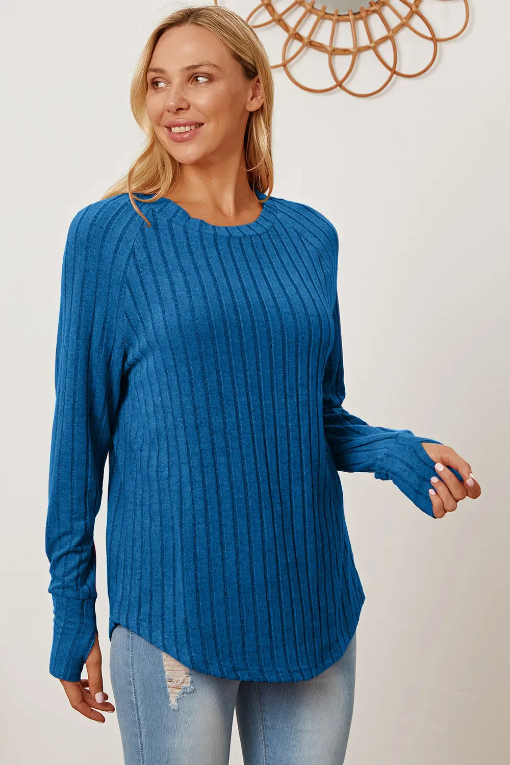 Camiseta básica de canalé con manga de orificio para pulgar y de talla completa para mujer