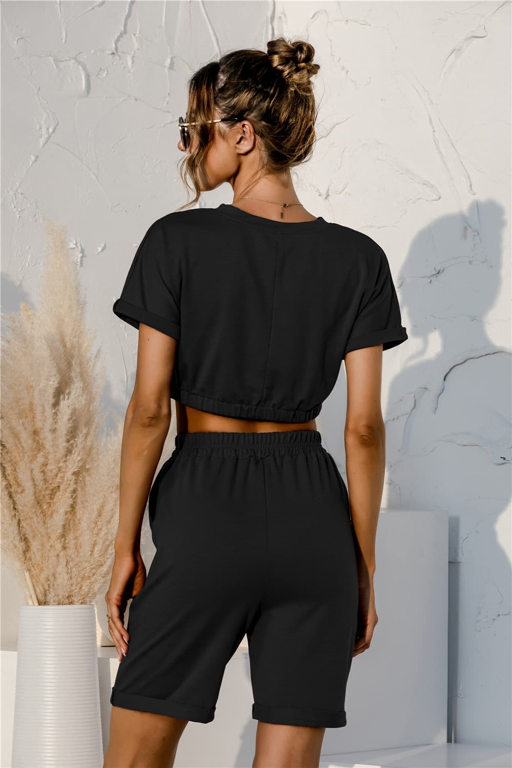 Conjunto de top corto de manga corta y shorts con cordón para estar en casa