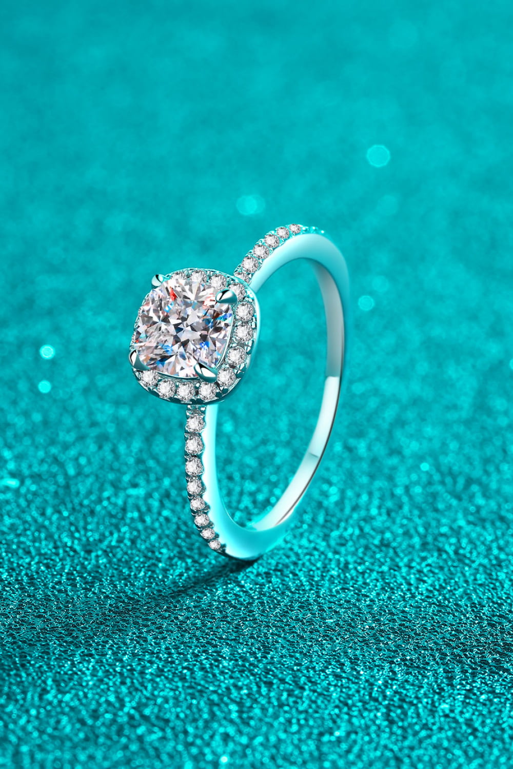 Anillo de halo de moissanita de 1 quilate de plata de ley 925