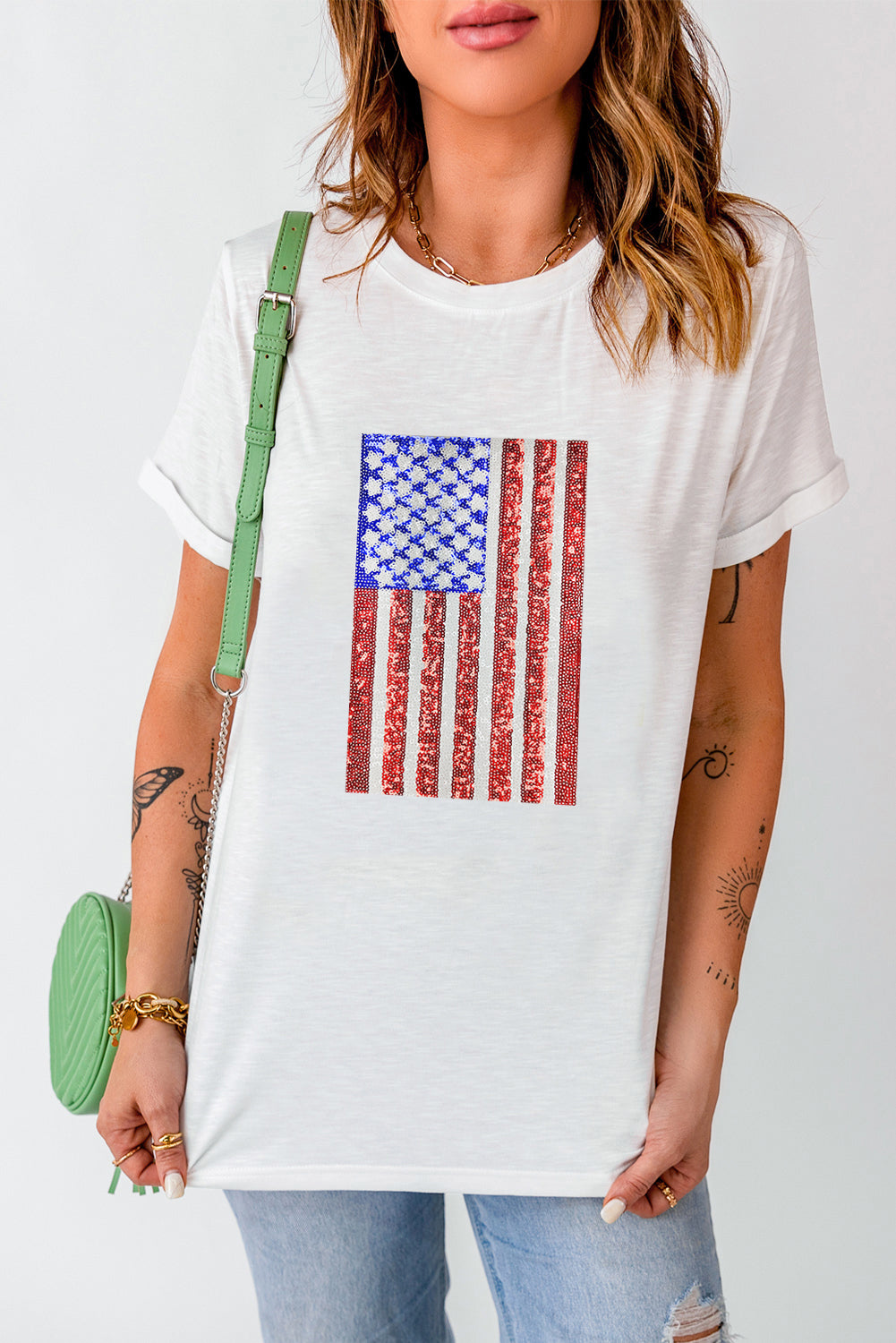 Camiseta de cuello redondo con gráfico de la bandera de EE. UU. brillante blanco