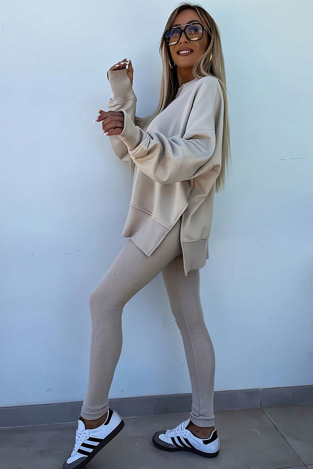Conjunto de sudadera extragrande con abertura de color liso Jet Stream y leggings acanalados