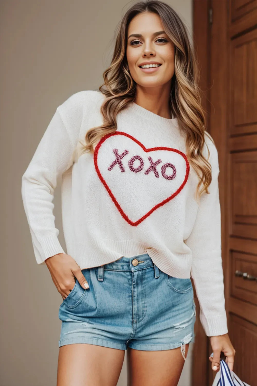 Suéter XOXO de cuello redondo y hombros caídos