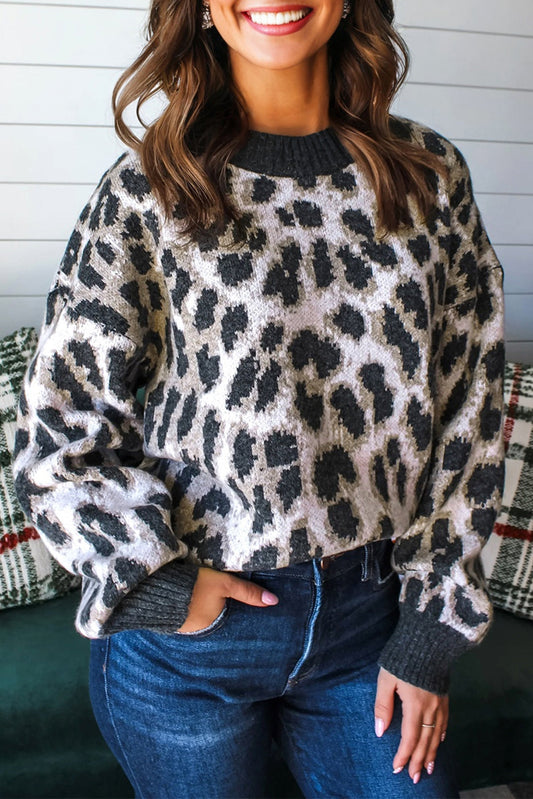 Suéter holgado con hombros caídos, estampado de leopardo y color gris carbón