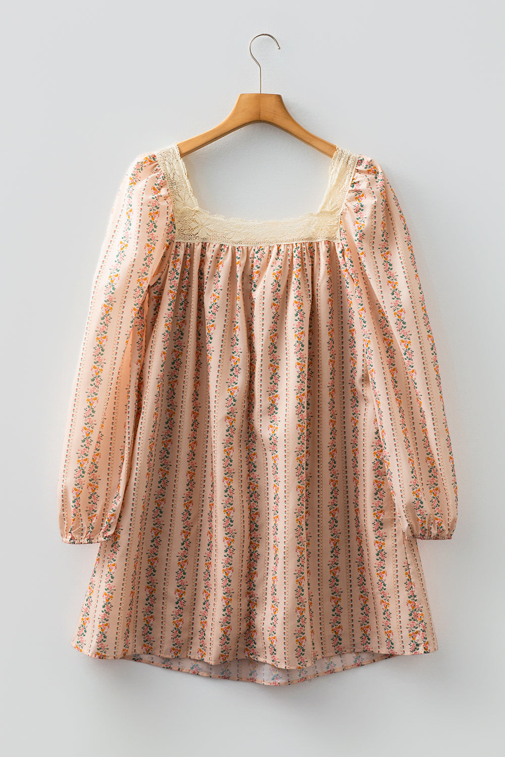 Minivestido suelto de manga larga con estampado floral caqui, lazo de terciopelo en contraste y encaje.