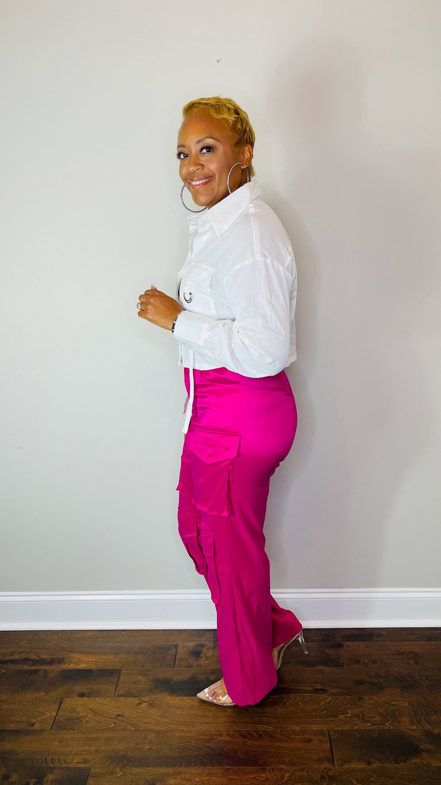 Pantalones cargo de satén rosa