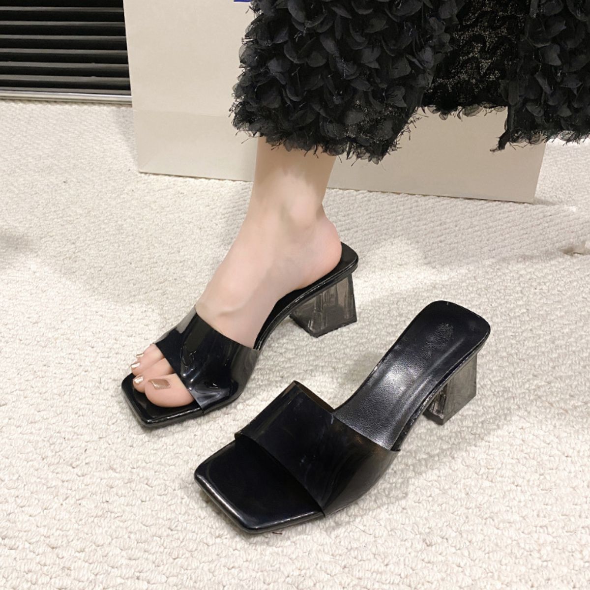 Sandalias de tacón ancho con punta abierta