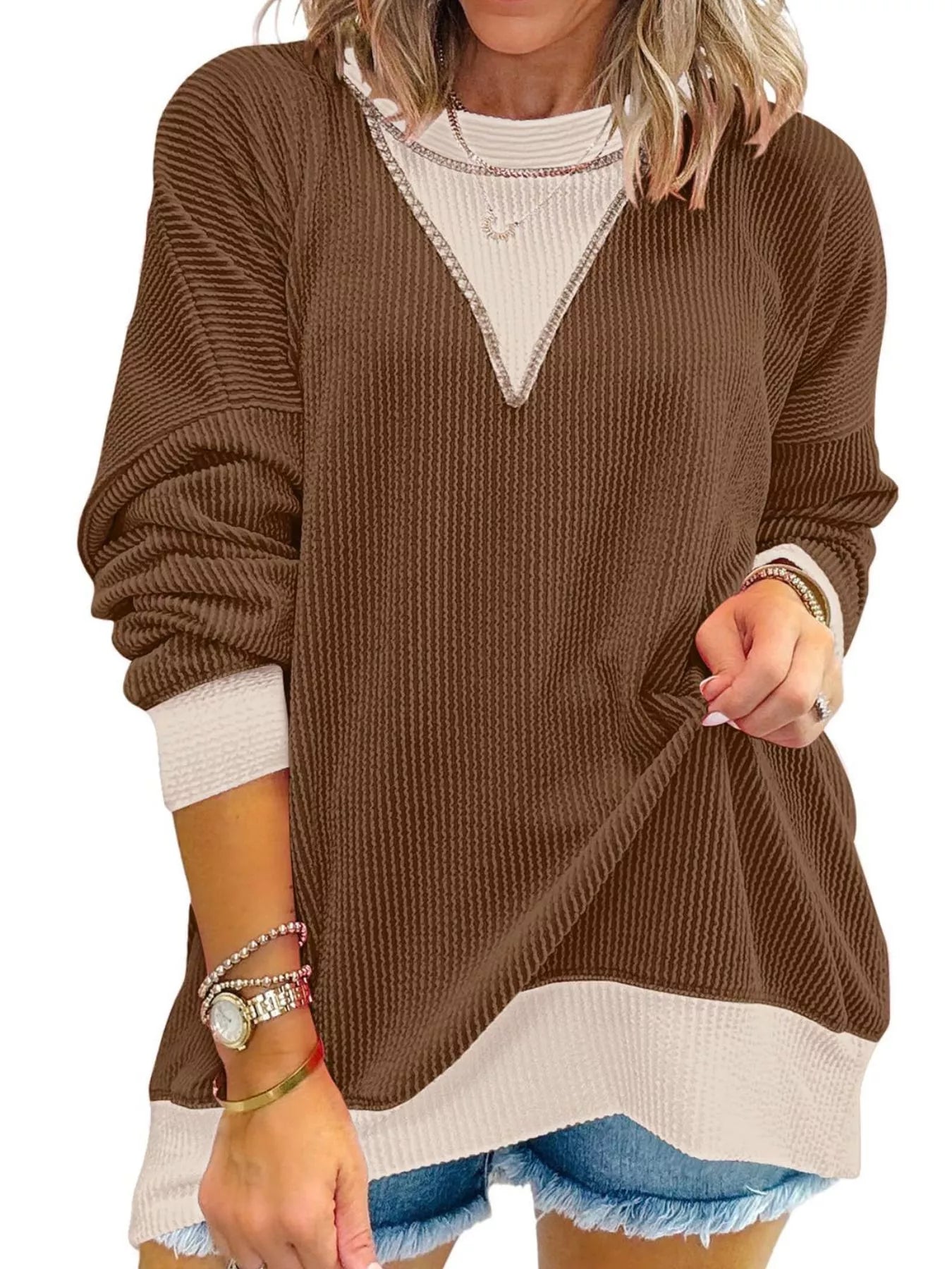 Sudadera de hombros caídos en contraste