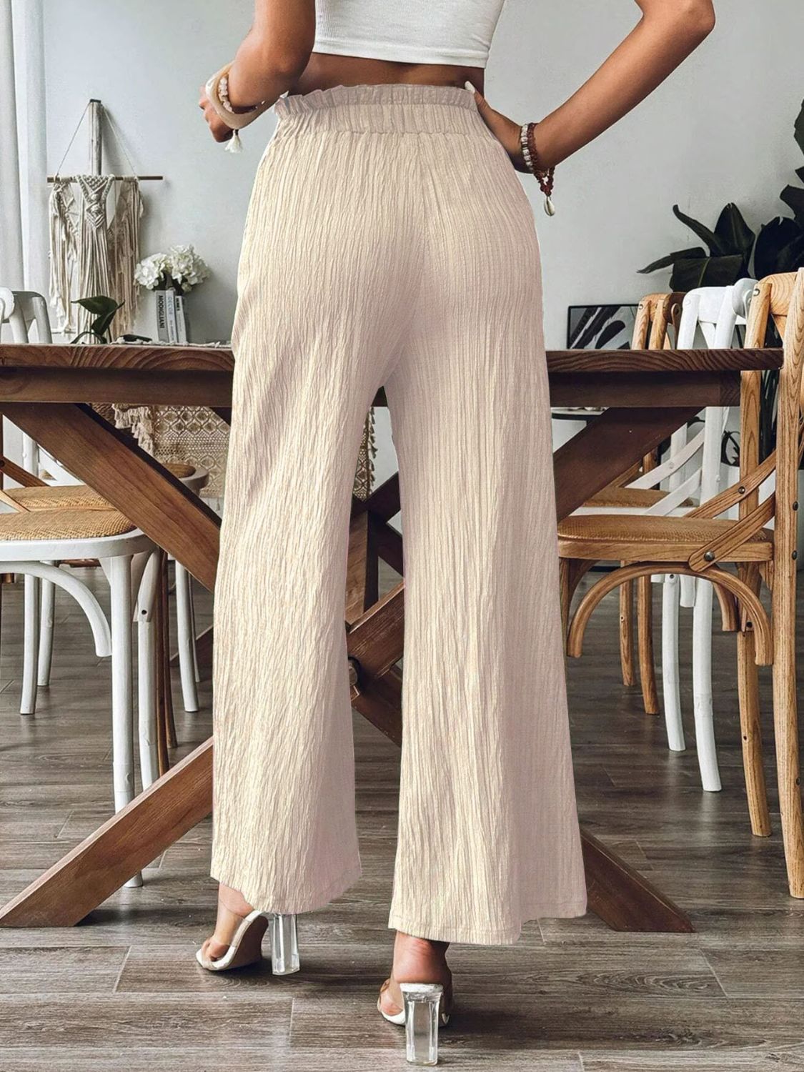 Pantalones de pernera ancha con cintura elástica y bolsillos