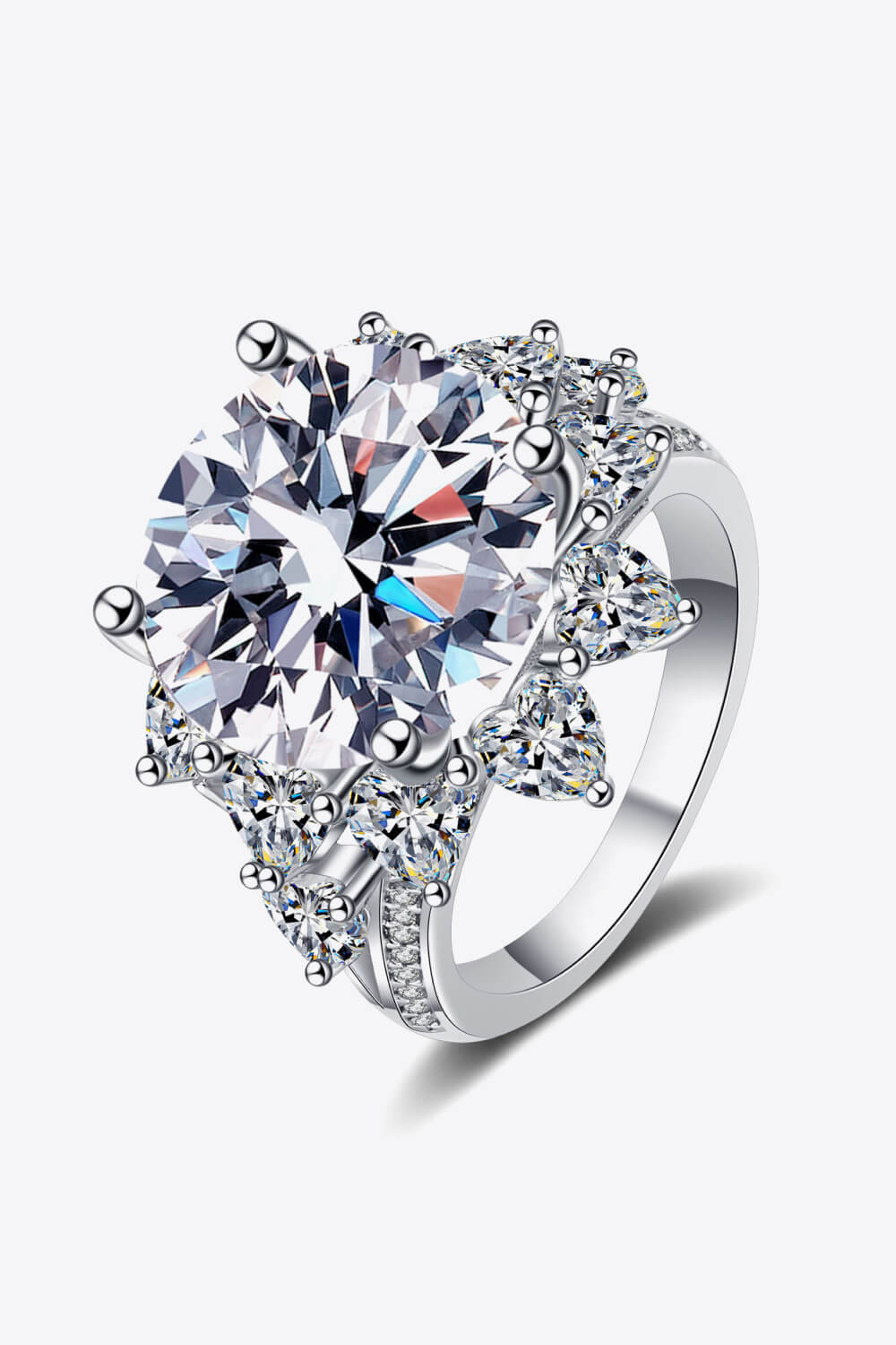 Anillo en forma de flor con moissanita de 10 quilates