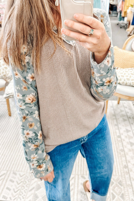 Camisa de manga larga con diseño floral acanalado en contraste y retazos Parchment Twist