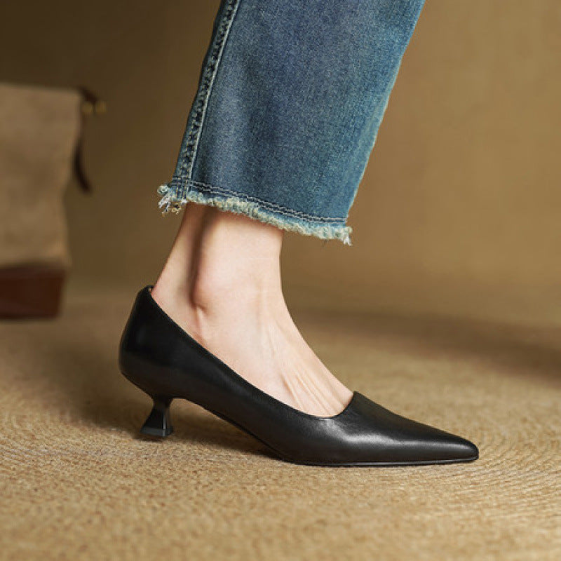 Pointed-Toe Commute Shoes